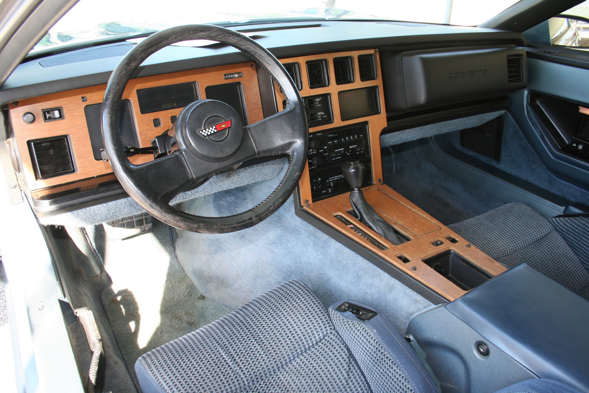 4th Image of a 1985 CHEVROLET CORVETTE