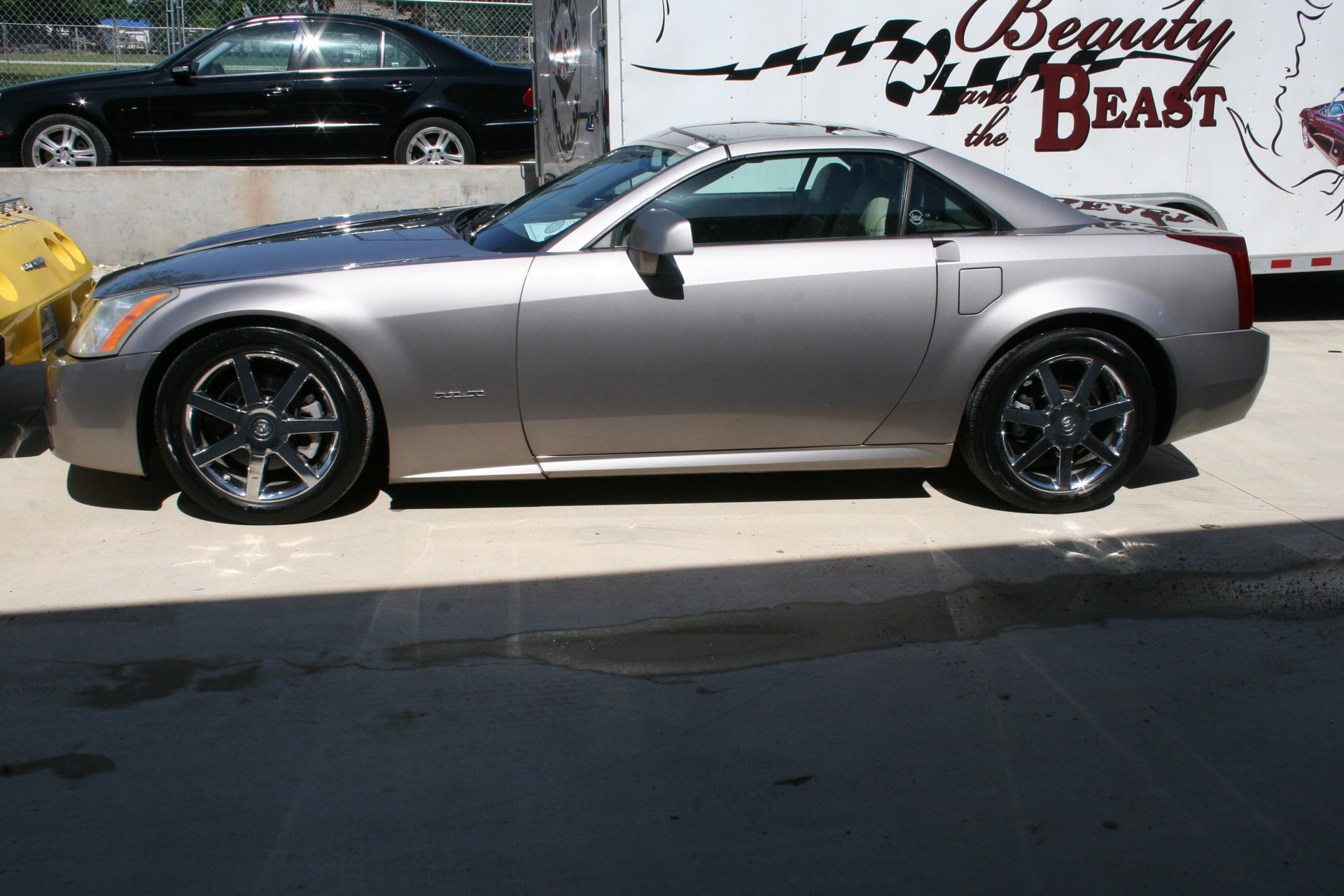 3rd Image of a 2005 CADILLAC XLR ROADSTER