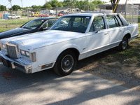 Image 2 of 7 of a 1985 LINCOLN TOWN CAR