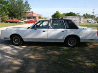 Image 3 of 7 of a 1985 LINCOLN TOWN CAR