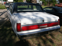 Image 4 of 7 of a 1985 LINCOLN TOWN CAR