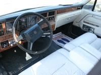 Image 5 of 7 of a 1985 LINCOLN TOWN CAR
