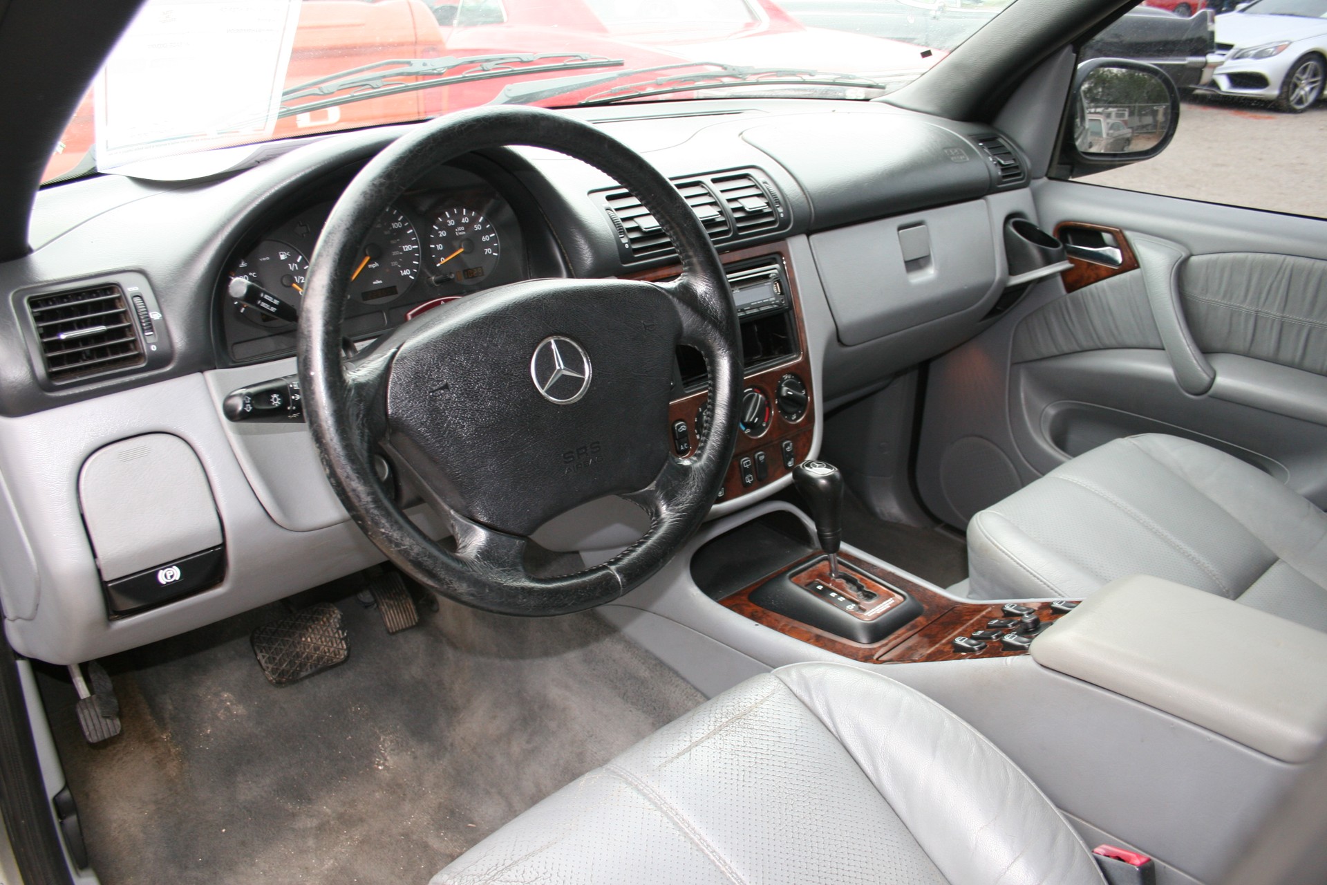 4th Image of a 2000 MERCEDES-BENZ M-CLASS ML320