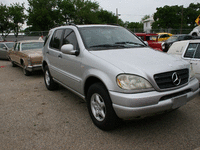 Image 2 of 9 of a 2000 MERCEDES-BENZ M-CLASS ML320