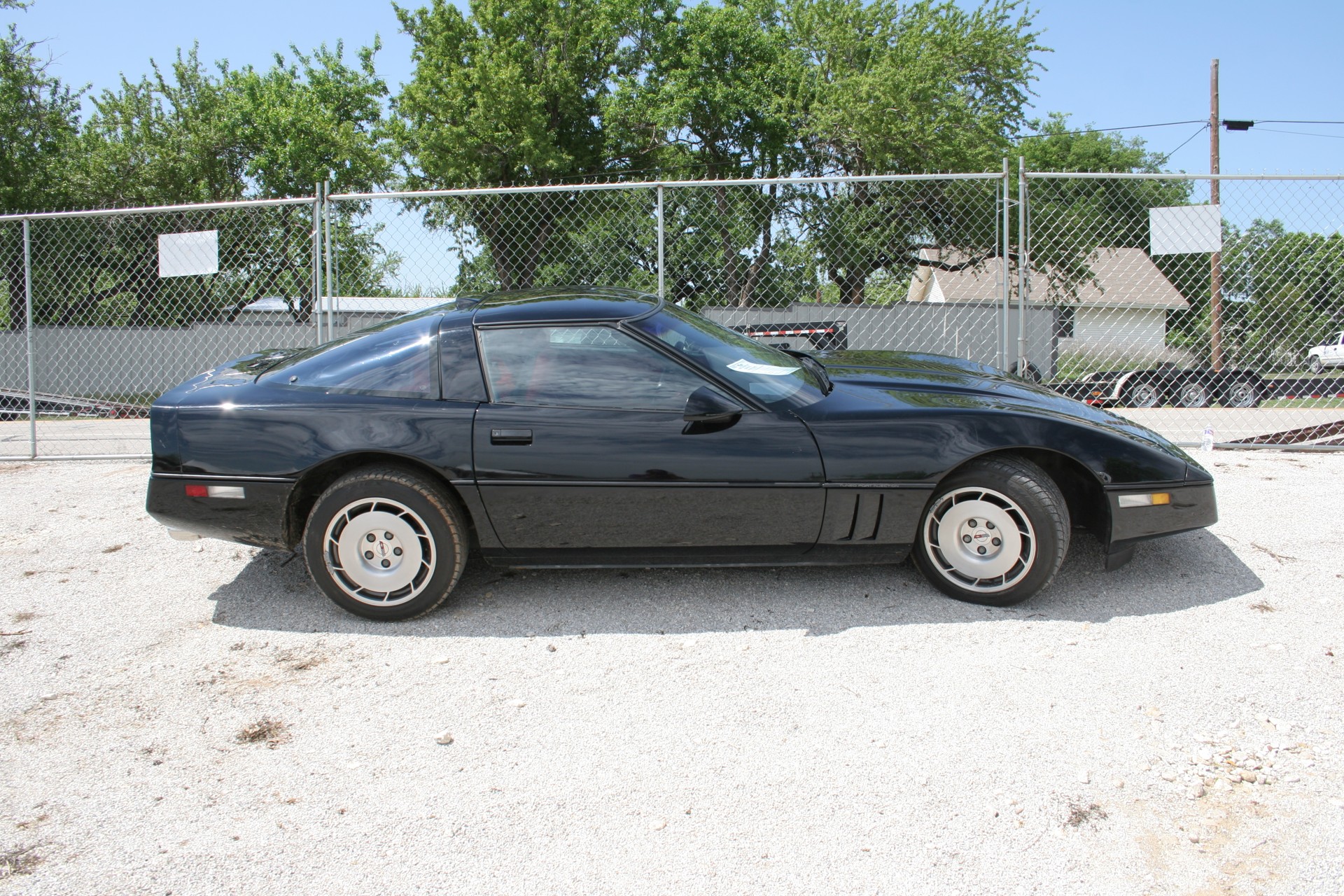 2nd Image of a 1986 CHEVROLET CORVETTE