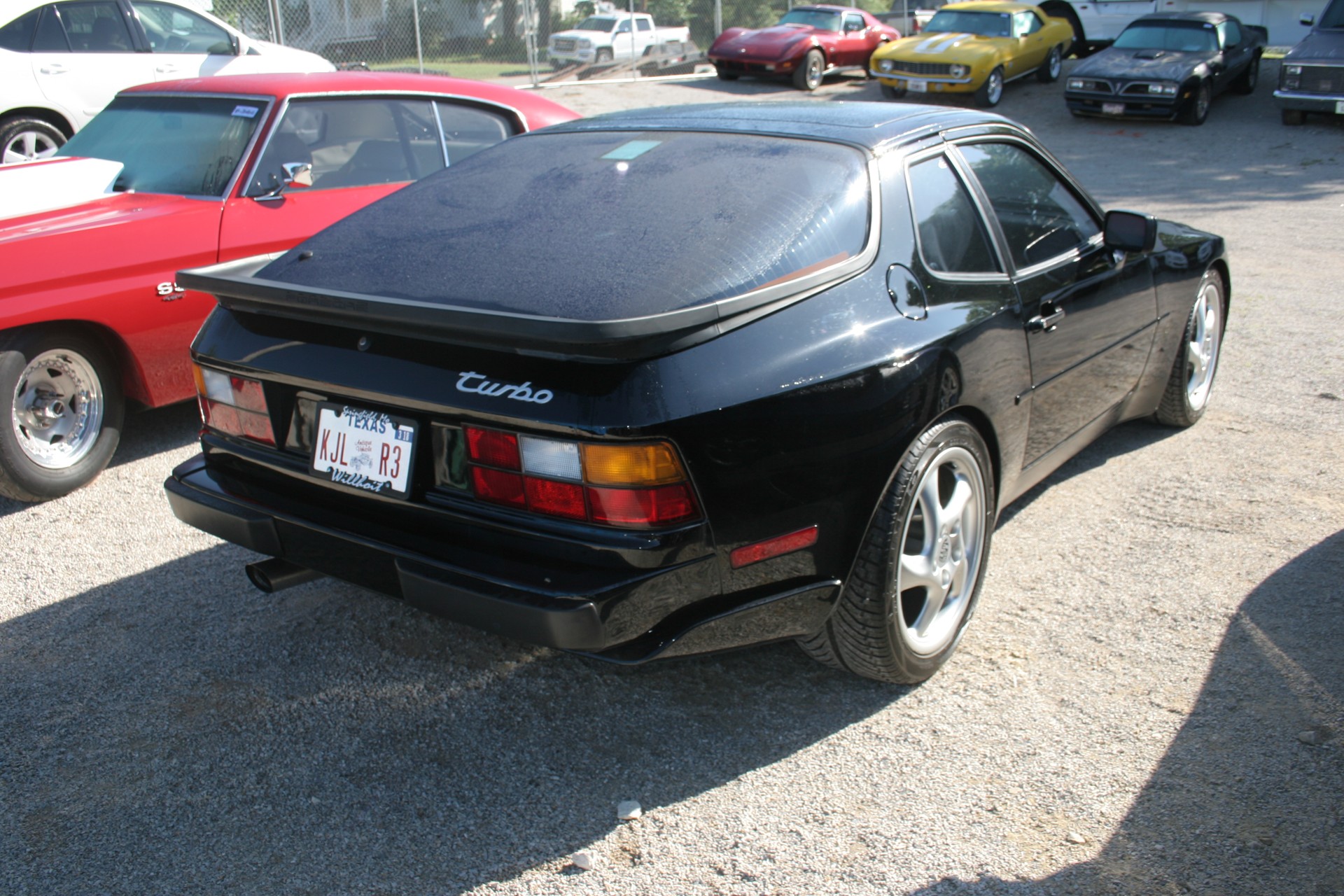 2nd Image of a 1988 PORSCHE 944 TURBO