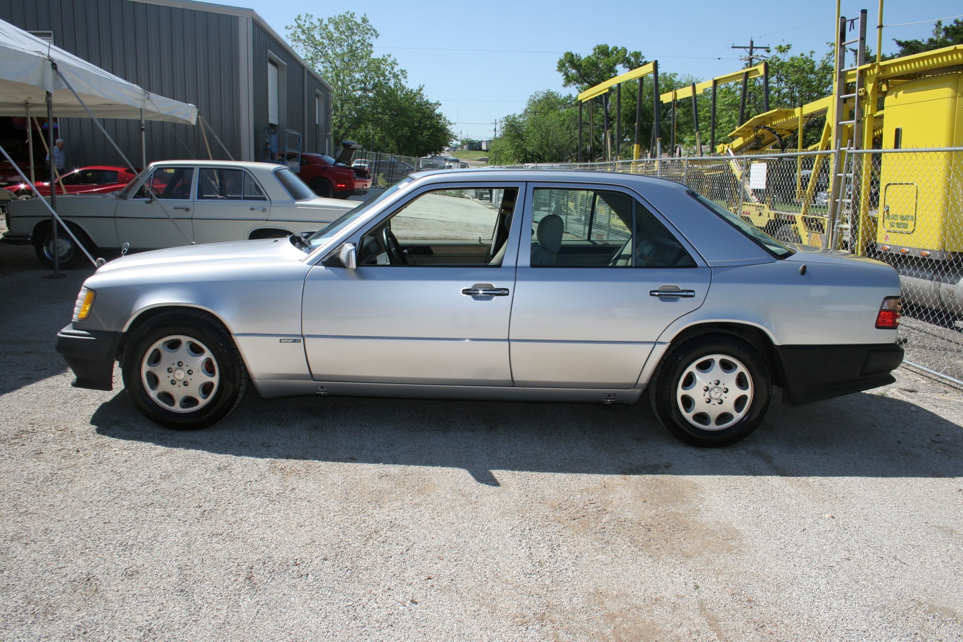 2nd Image of a 1995 MERCEDES-BENZ E420