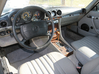 Image 6 of 9 of a 1989 MERCEDES-BENZ 560SL