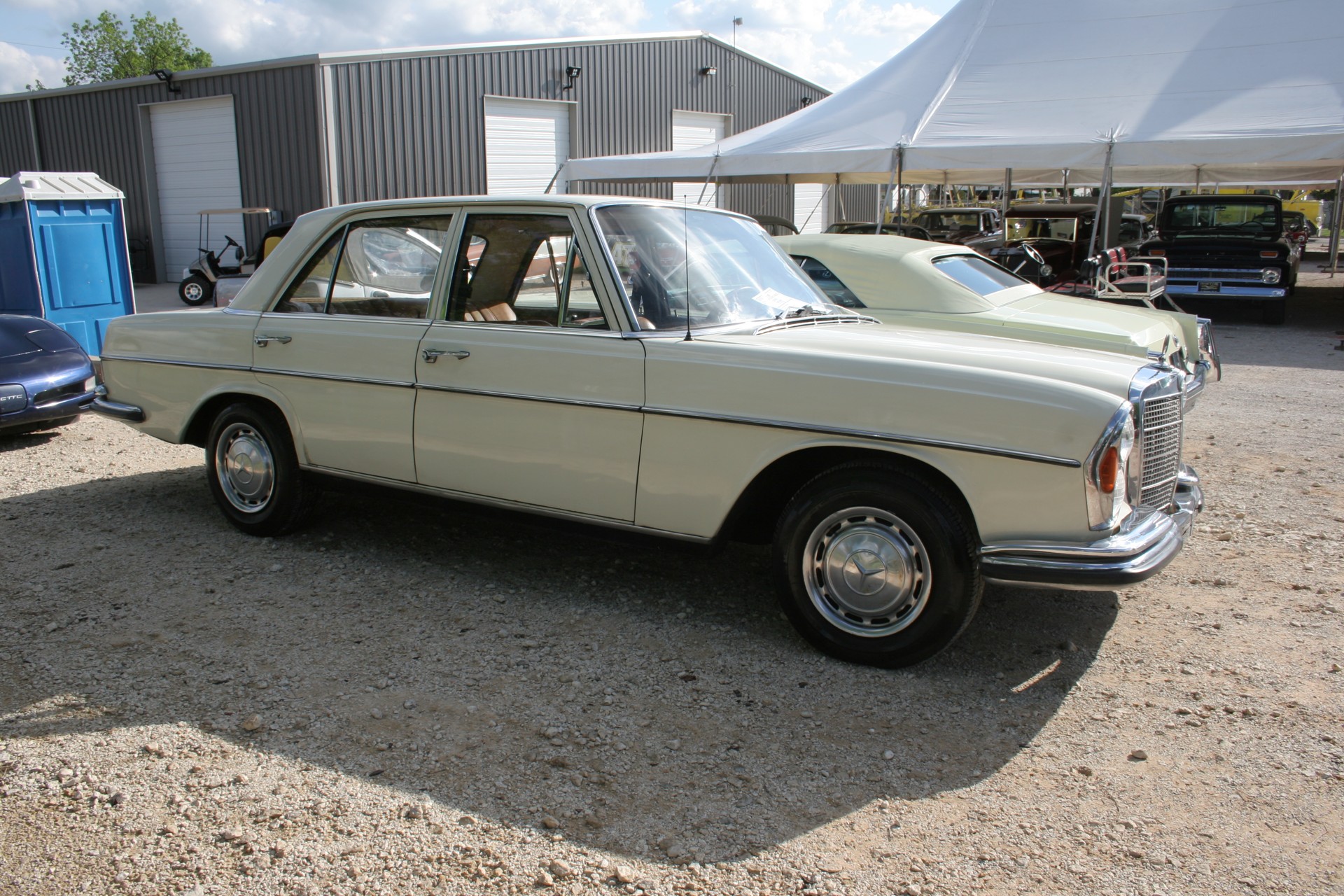 2nd Image of a 1966 MERCEDES BENZ 250SE