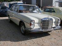 Image 2 of 10 of a 1966 MERCEDES BENZ 250SE