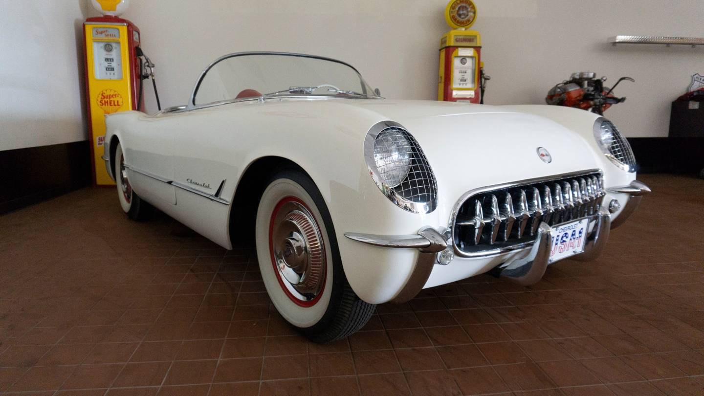 3rd Image of a 1954 CHEVROLET CORVETTE