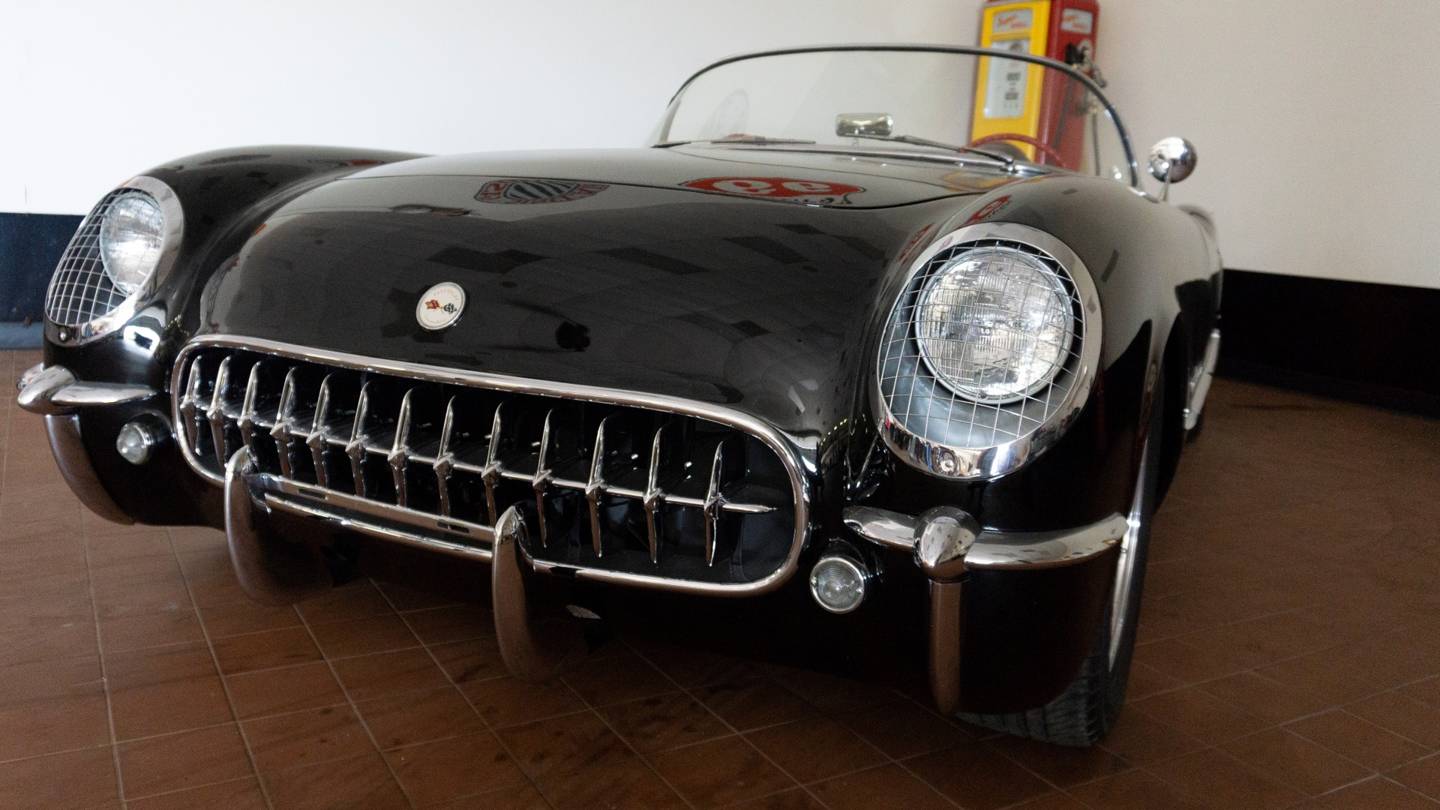 2nd Image of a 1954 CHEVROLET CORVETTE RESTO MOD