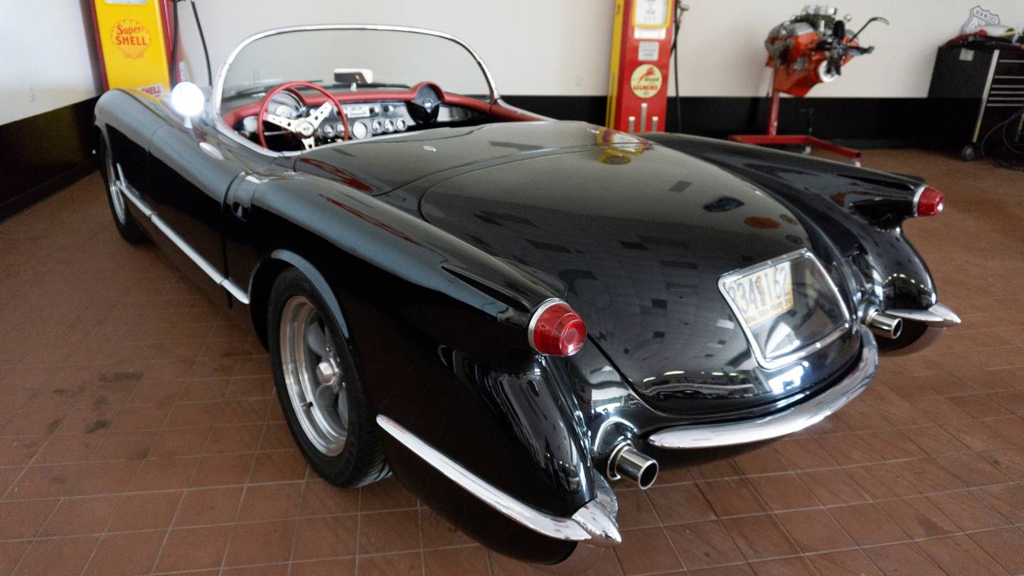 3rd Image of a 1954 CHEVROLET CORVETTE RESTO MOD