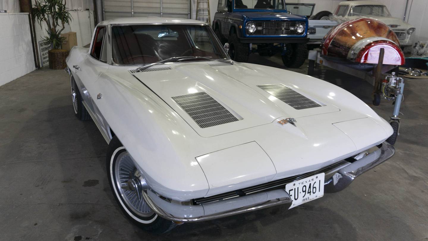 2nd Image of a 1963 CHEVROLET CORVETTE