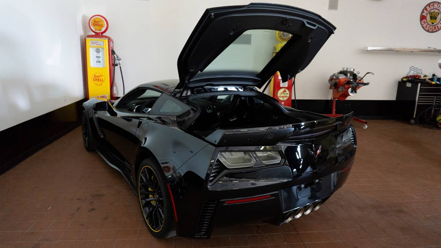 2nd Image of a 2016 CHEVROLET CORVETTE C7R