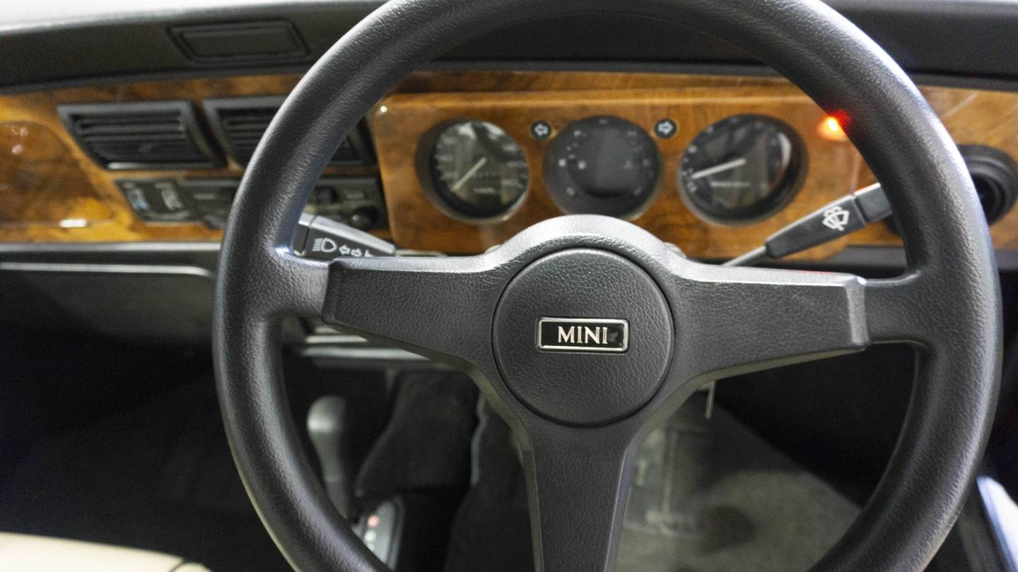 4th Image of a 1970 AUSTIN MINI