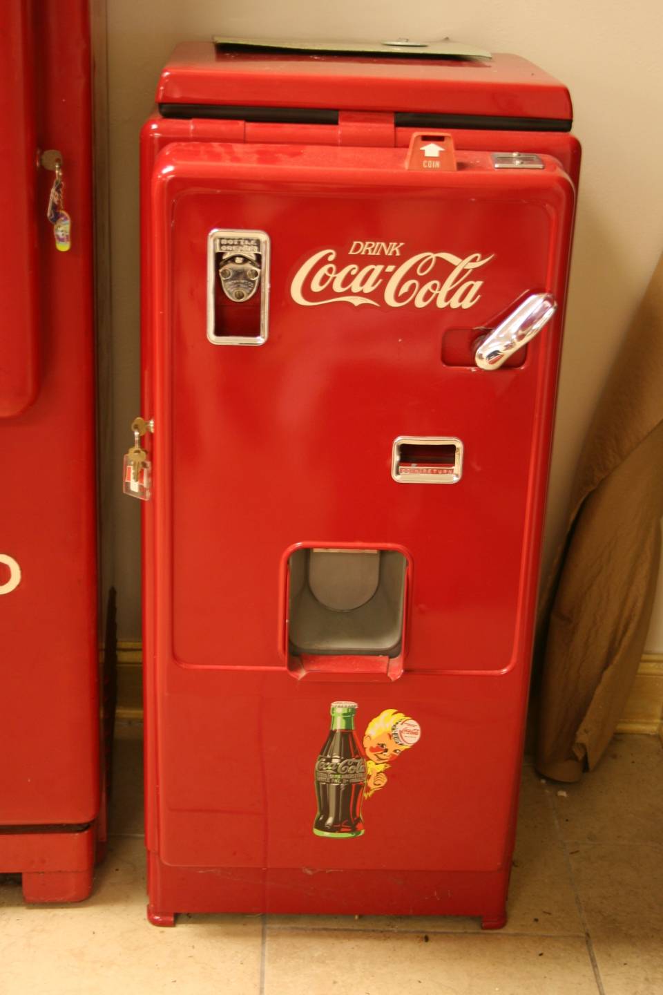 0th Image of a N/A COCA COLA VENDING MACHINE