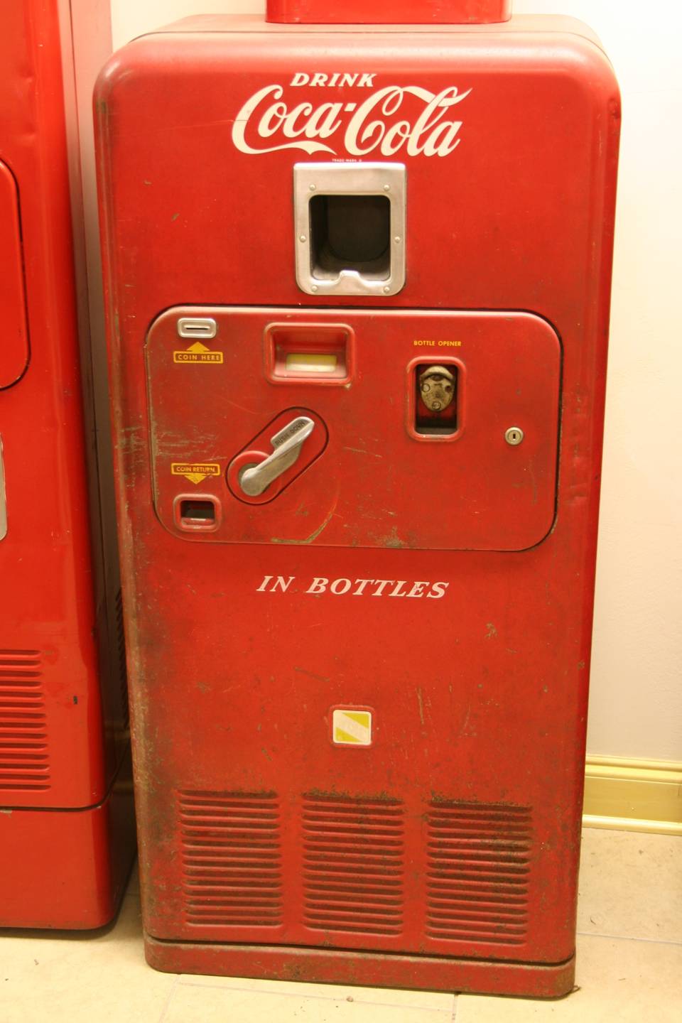 0th Image of a N/A COCA COLA BOTTLE MACHINE