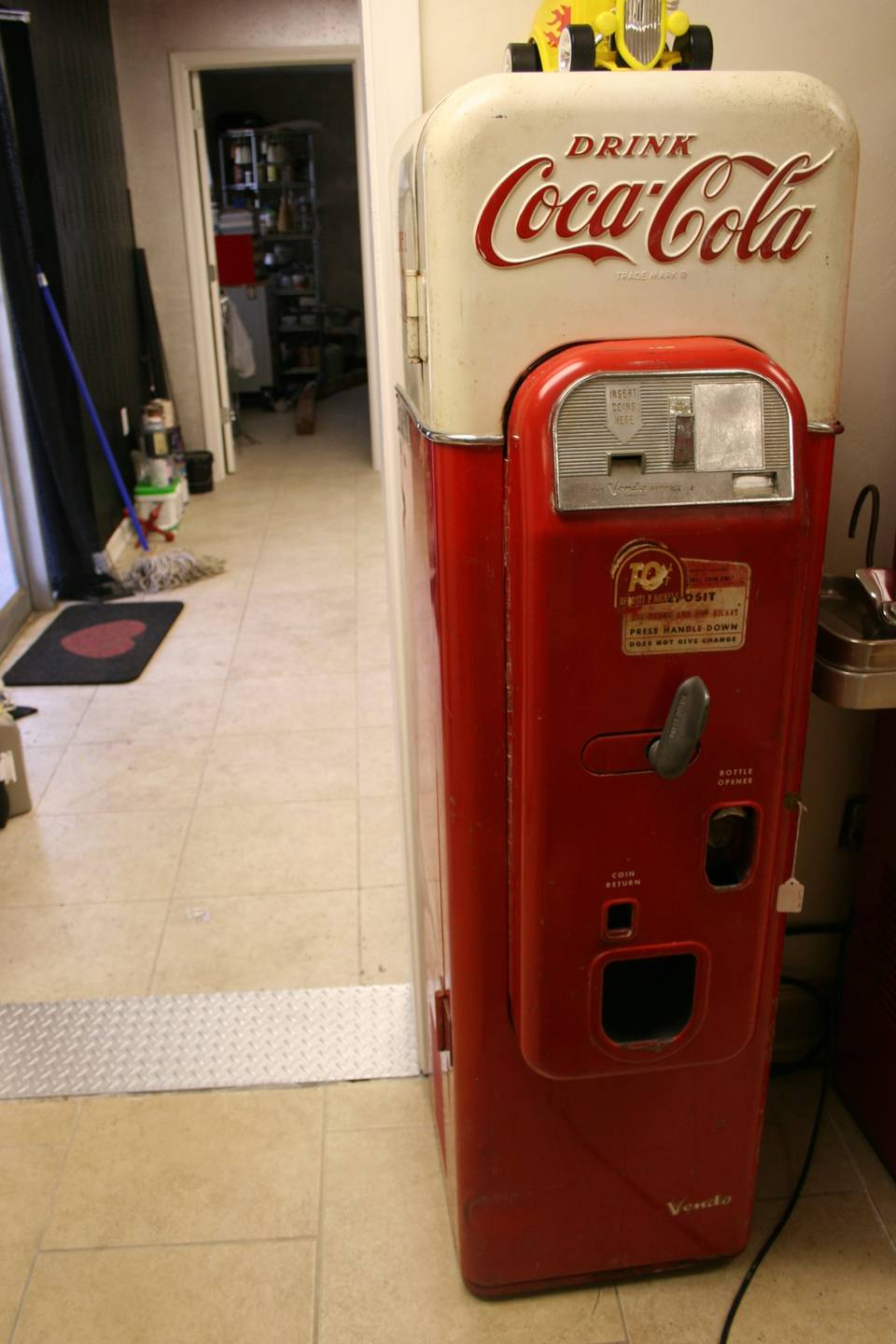 0th Image of a N/A COCA COLA VENDING MACHINE