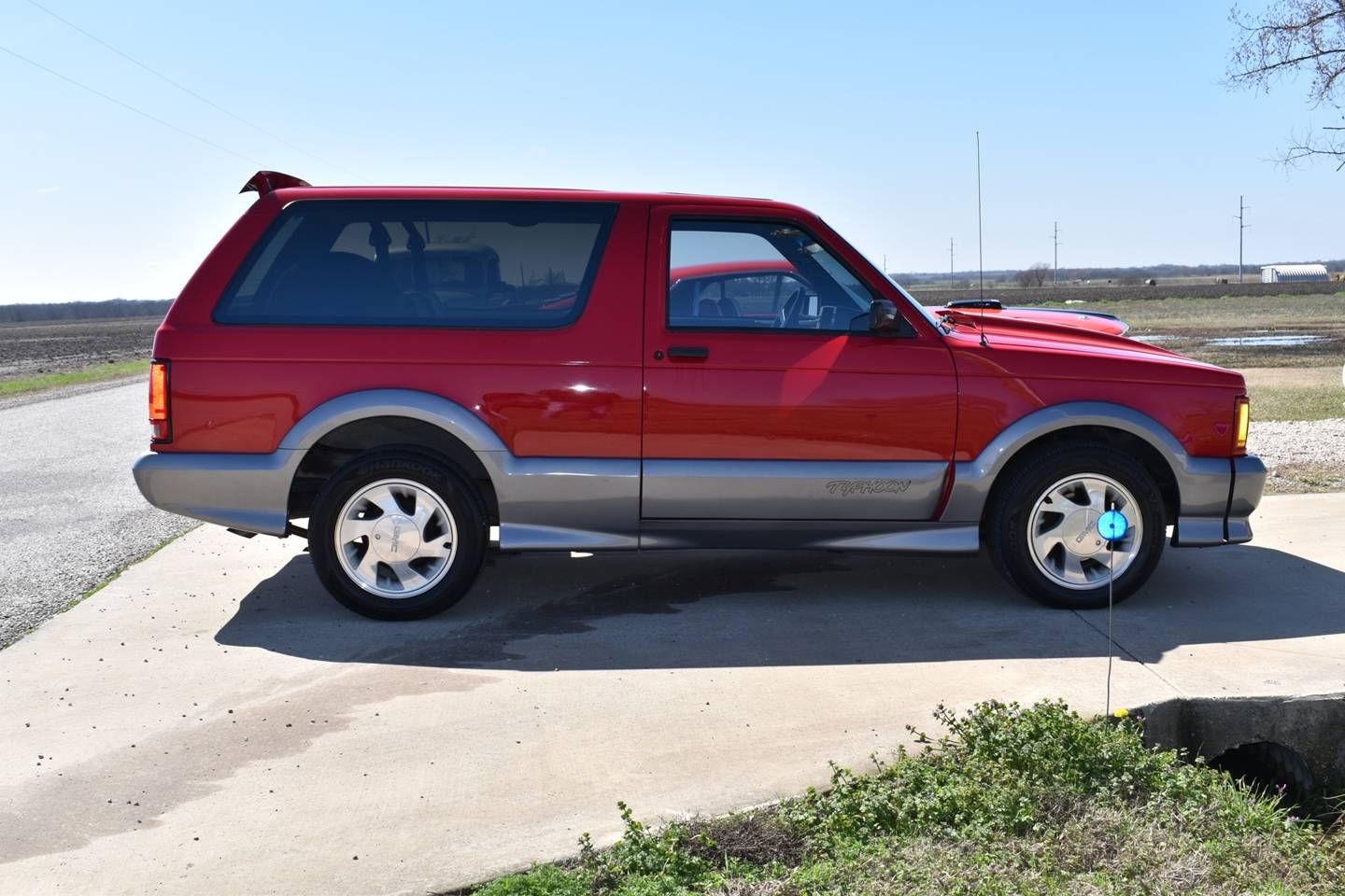 9th Image of a 1992 GMC TYPHOON