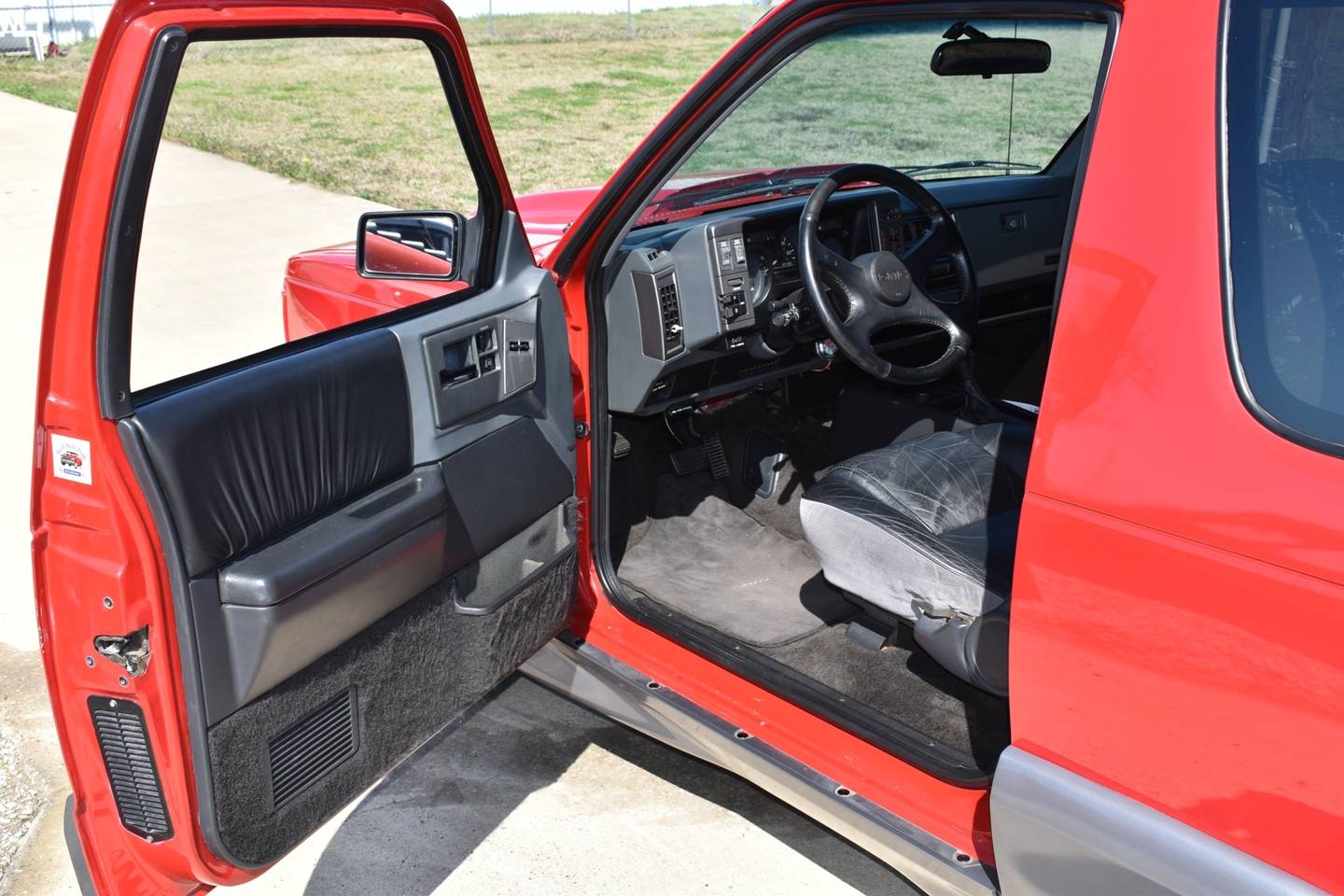 11th Image of a 1992 GMC TYPHOON