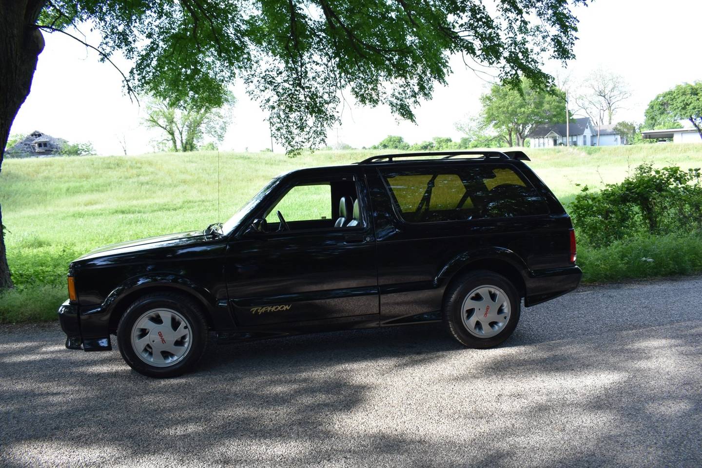 3rd Image of a 1993 GMC TYPHOON