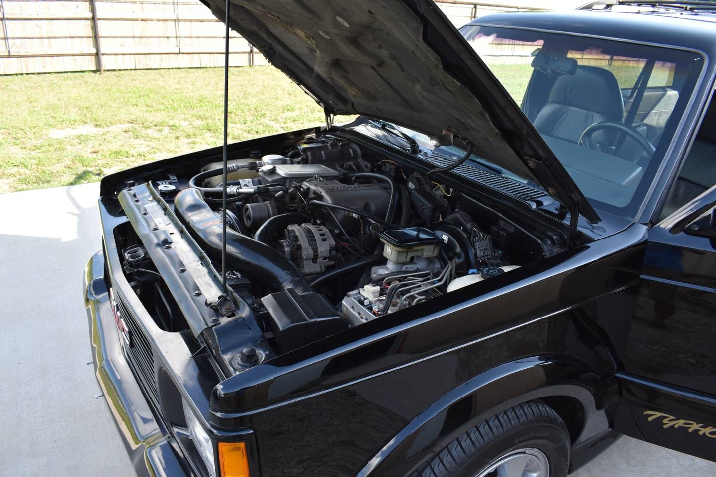 19th Image of a 1993 GMC TYPHOON