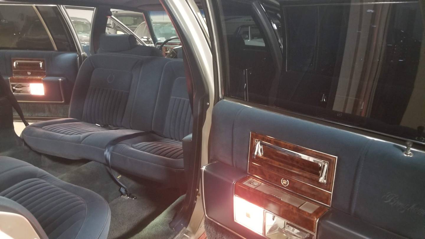 8th Image of a 1991 CADILLAC BROUGHAM