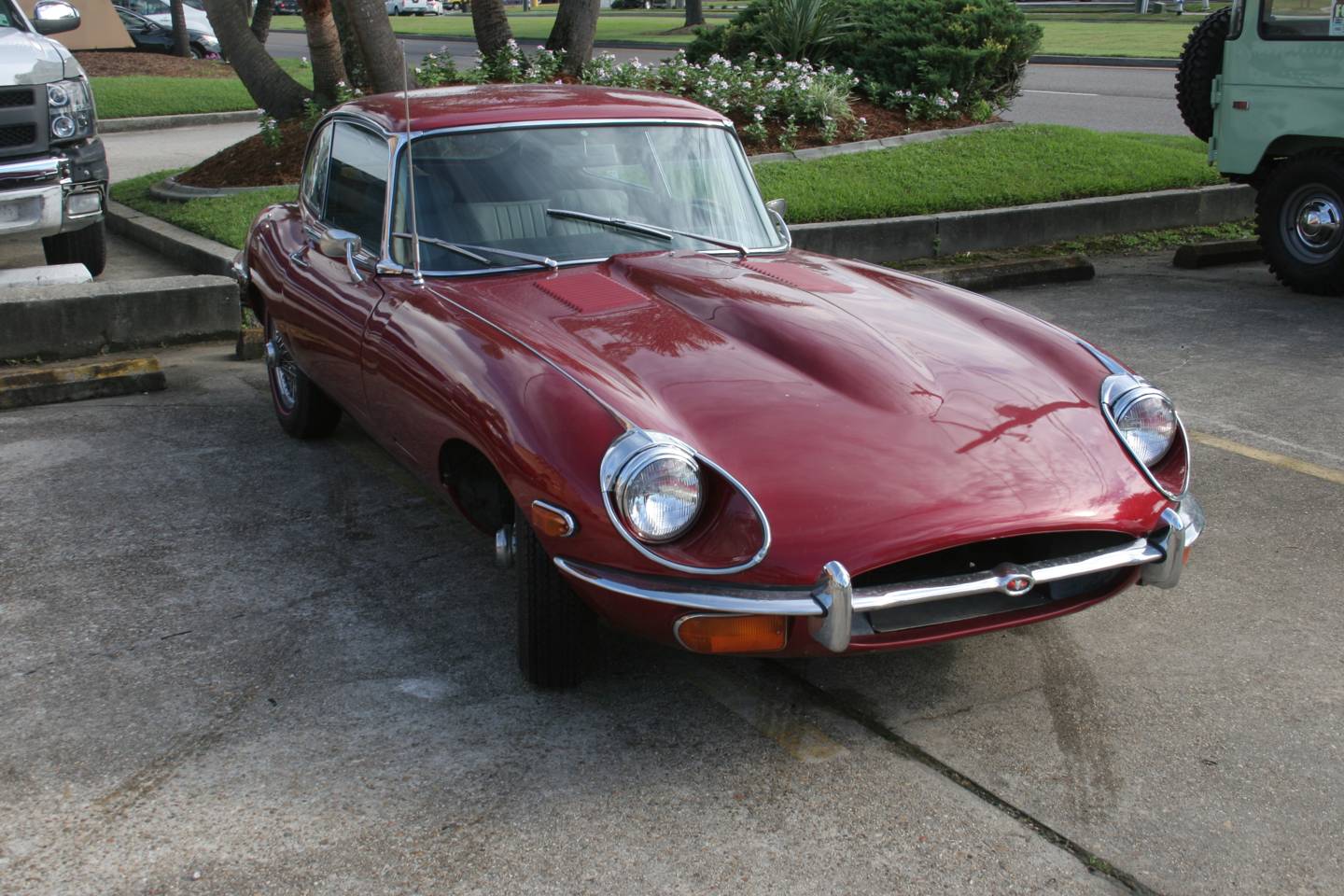 3rd Image of a 1970 JAGUAR XKE