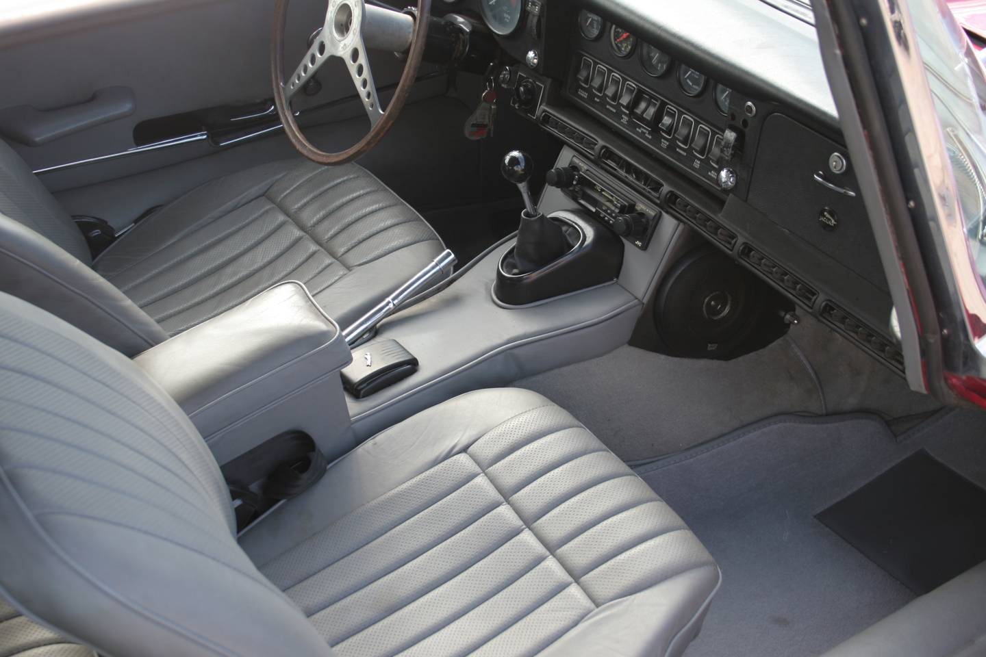 7th Image of a 1970 JAGUAR XKE