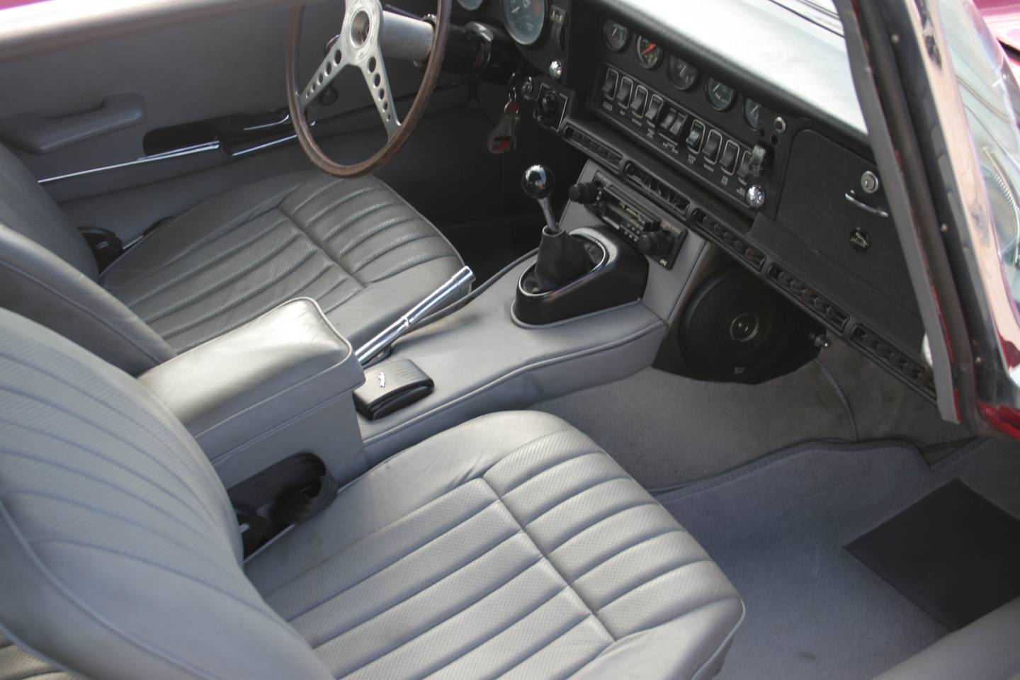 11th Image of a 1970 JAGUAR XKE