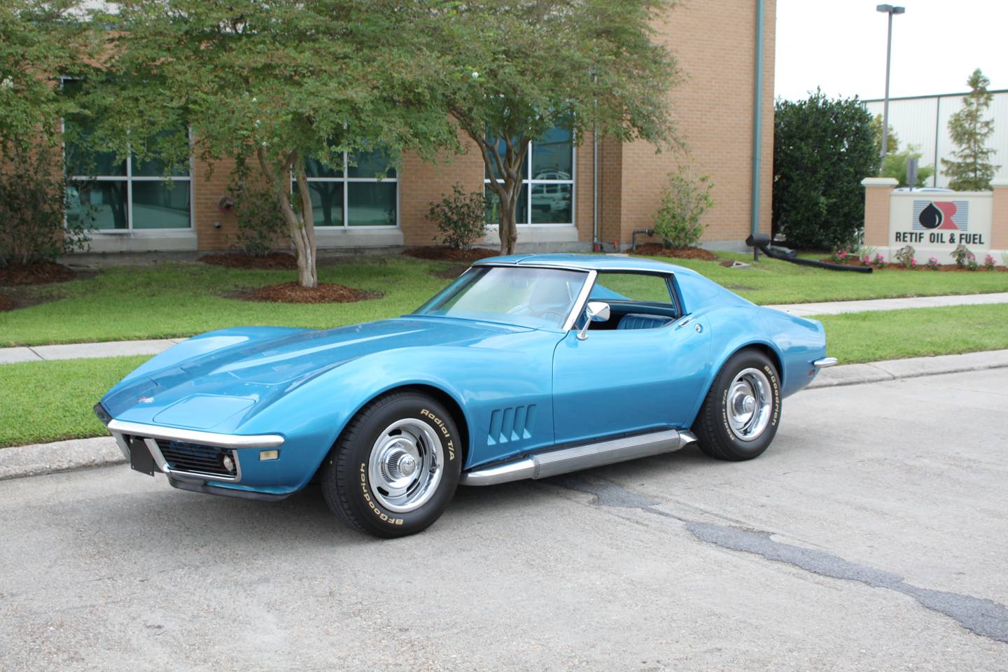 3rd Image of a 1968 CHEVROLET CORVETTE