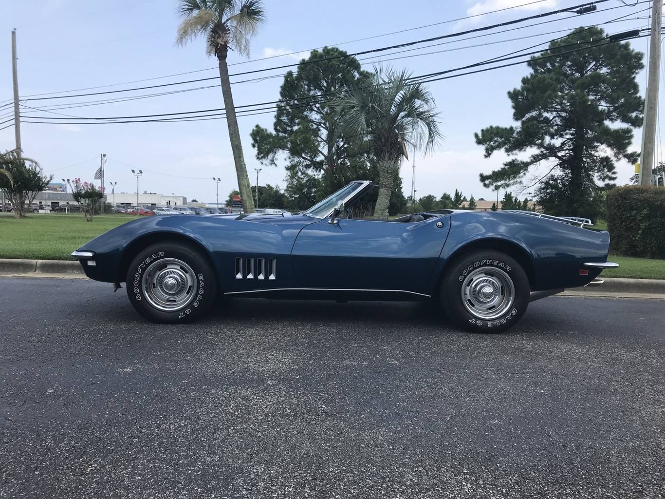 1st Image of a 1968 CHEVROLET CORVETTE