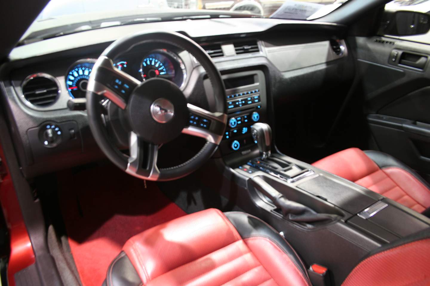 4th Image of a 2014 FORD MUSTANG GT