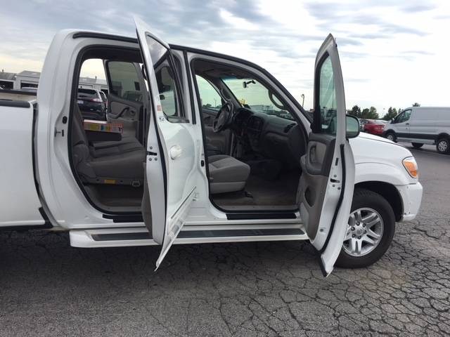 2nd Image of a 2006 TOYOTA TUNDRA