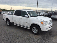 Image 2 of 3 of a 2006 TOYOTA TUNDRA