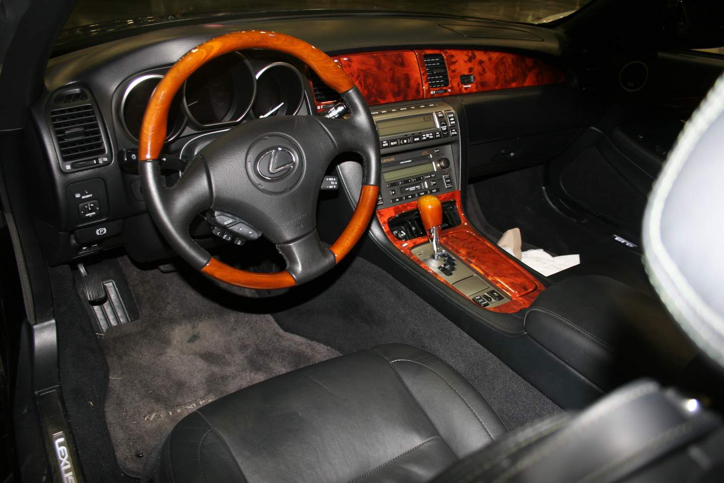 3rd Image of a 2008 LEXUS SC 430