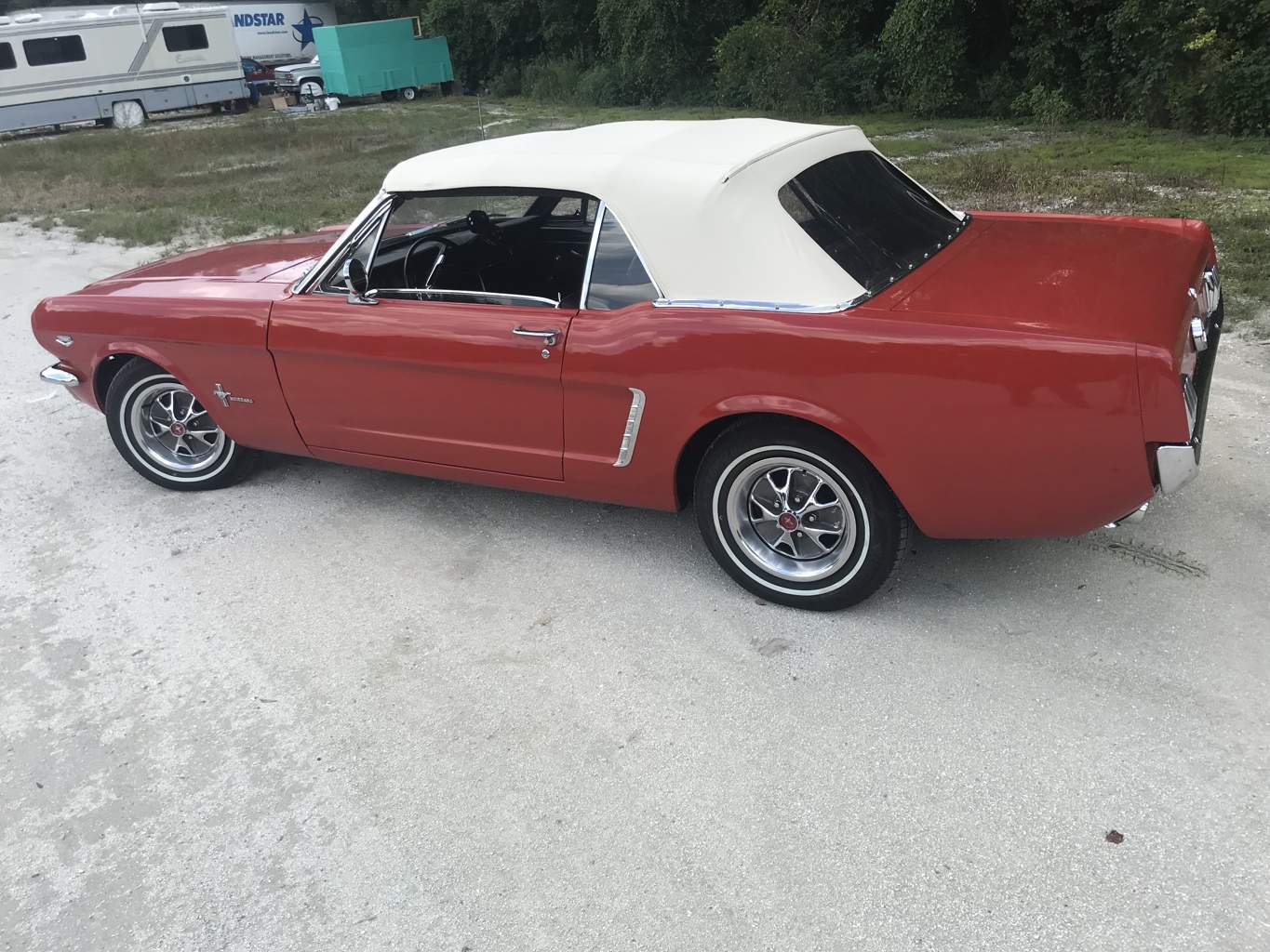 2nd Image of a 1965 FORD MUSTANG