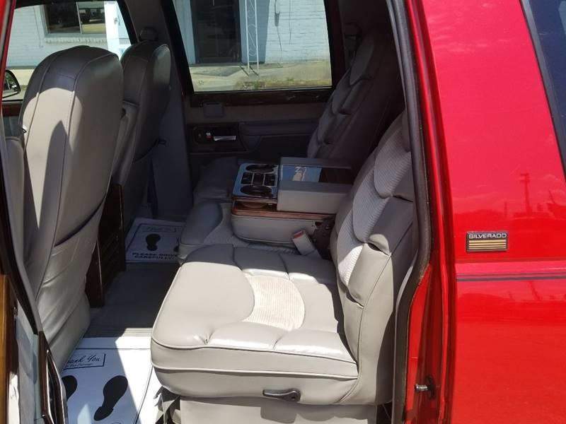 1st Image of a 1994 CHEVROLET SUBURBAN 1500