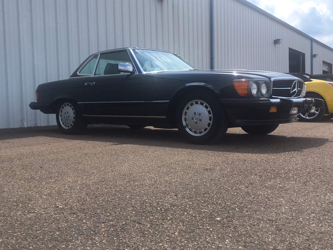 2nd Image of a 1986 MERCEDES-BENZ 560 560SL