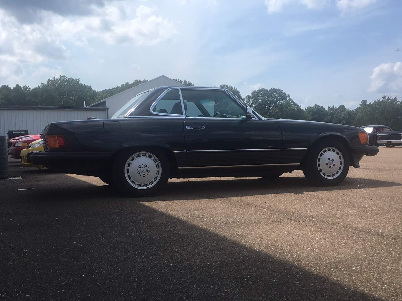 3rd Image of a 1986 MERCEDES-BENZ 560 560SL