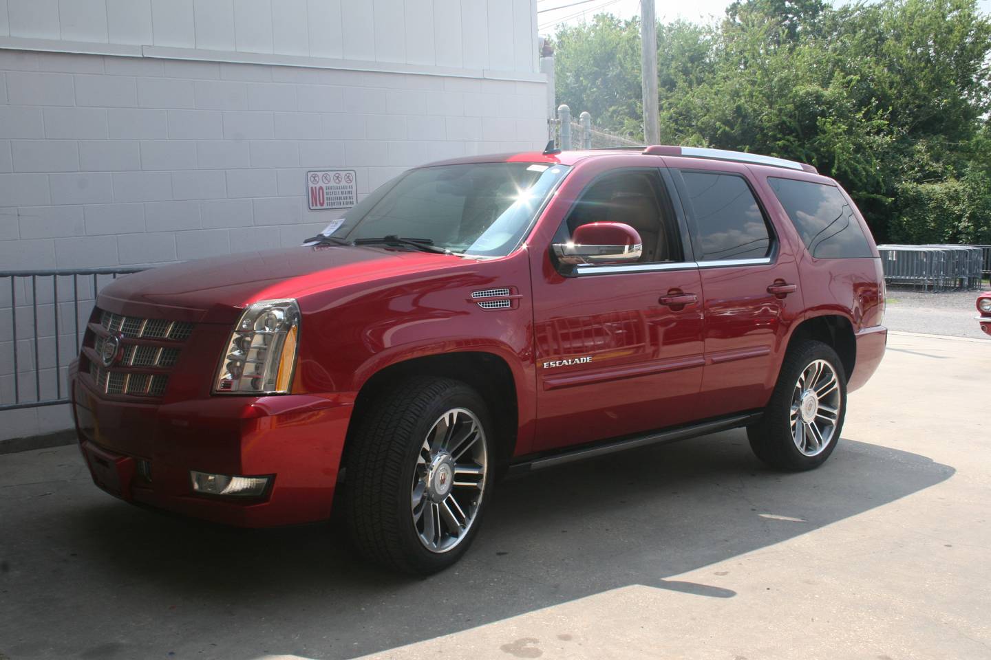 1st Image of a 2013 CADILLAC ESCALADE