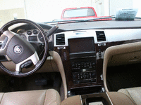 Image 5 of 10 of a 2013 CADILLAC ESCALADE