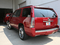 Image 9 of 10 of a 2013 CADILLAC ESCALADE