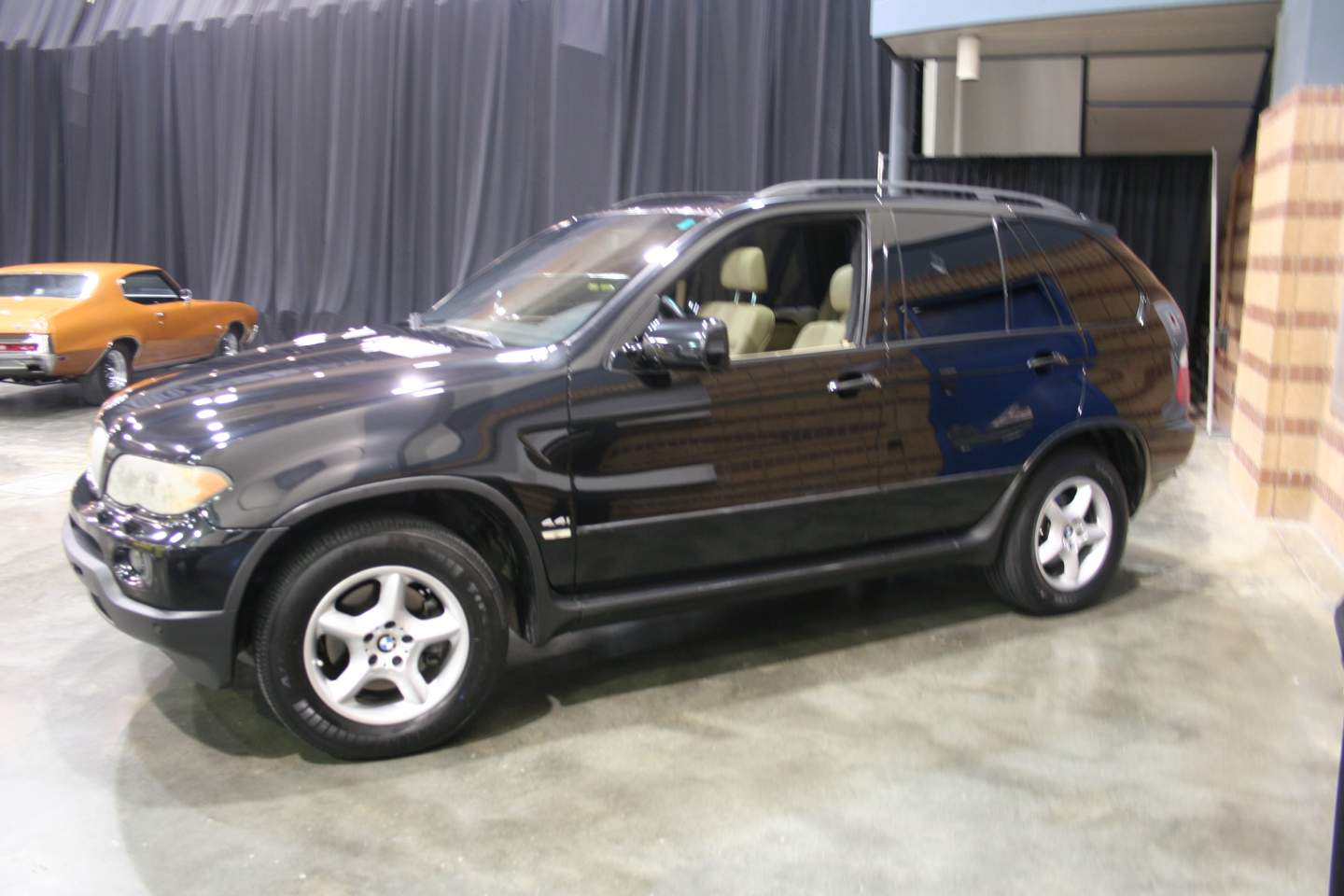 1st Image of a 2005 BMW X5 4.4I