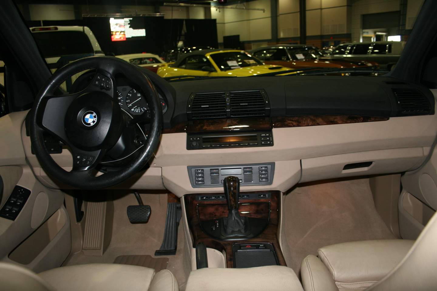 3rd Image of a 2005 BMW X5 4.4I