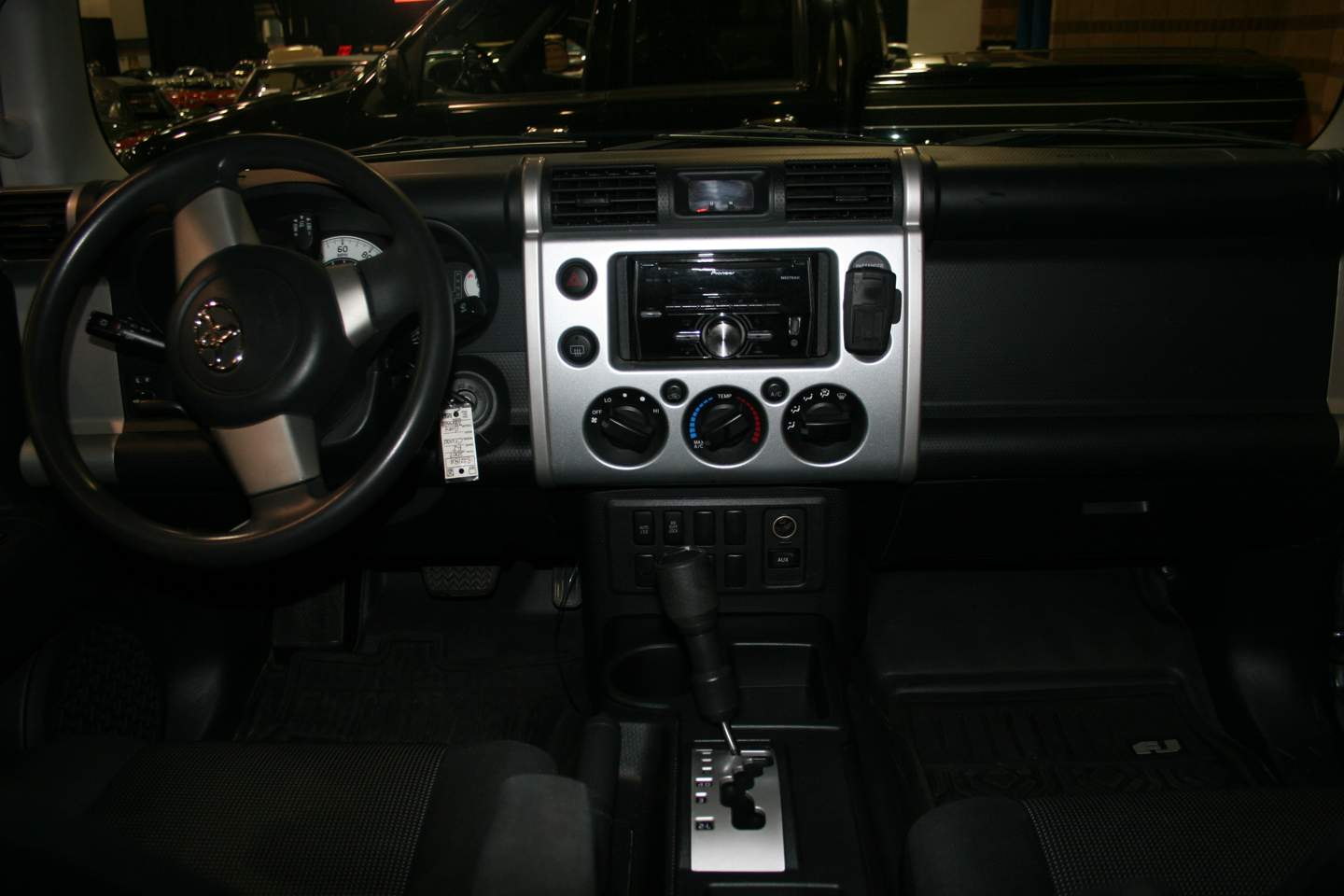 8th Image of a 2007 TOYOTA FJ CRUISER S