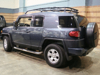 Image 3 of 13 of a 2007 TOYOTA FJ CRUISER S