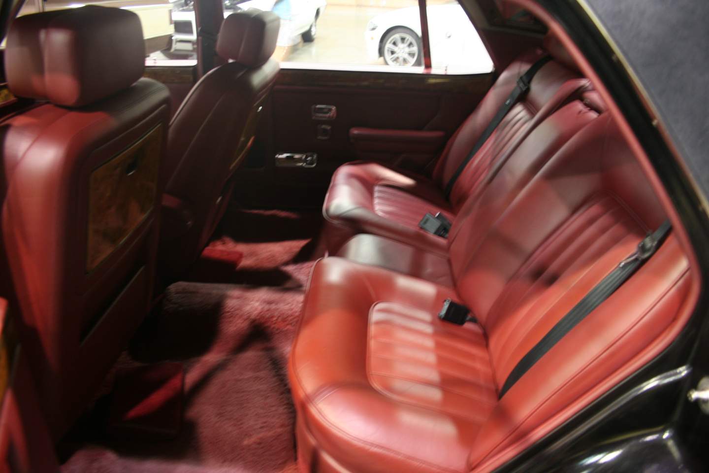 4th Image of a 1988 ROLLS ROYCE SILVER SPUR