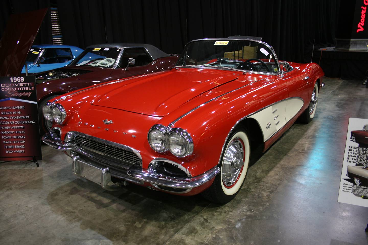 2nd Image of a 1961 CHEVROLET CORVETTE